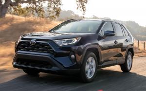 Toyota RAV4 XLE Hybrid 2018 года (NA)